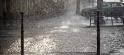 Starkregen auf Strasse