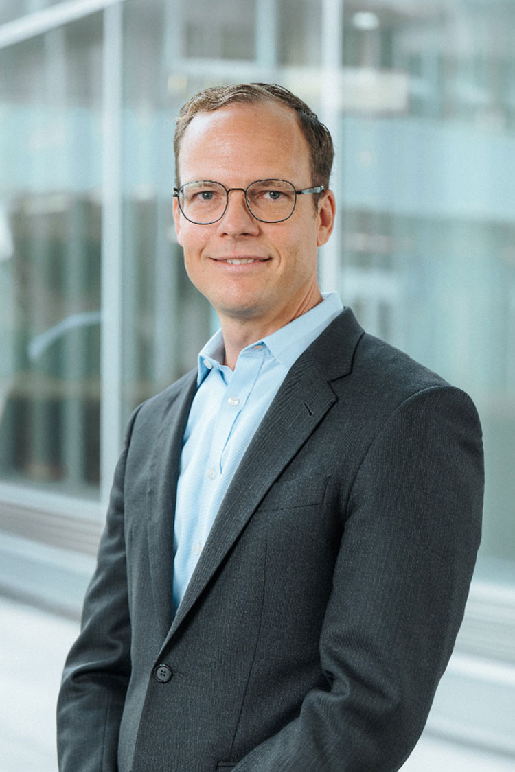 Portrait von Christof Flosbach, Geschäftsführer der Köln.Assekuranz Agentur